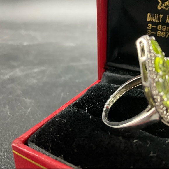 Sterling Silver Peridot Ring - Picture 5 of 8